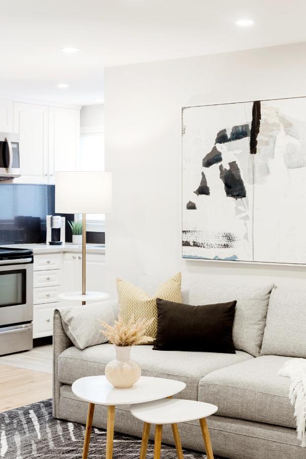 Modern, Luxurious Near Downtown Apartment